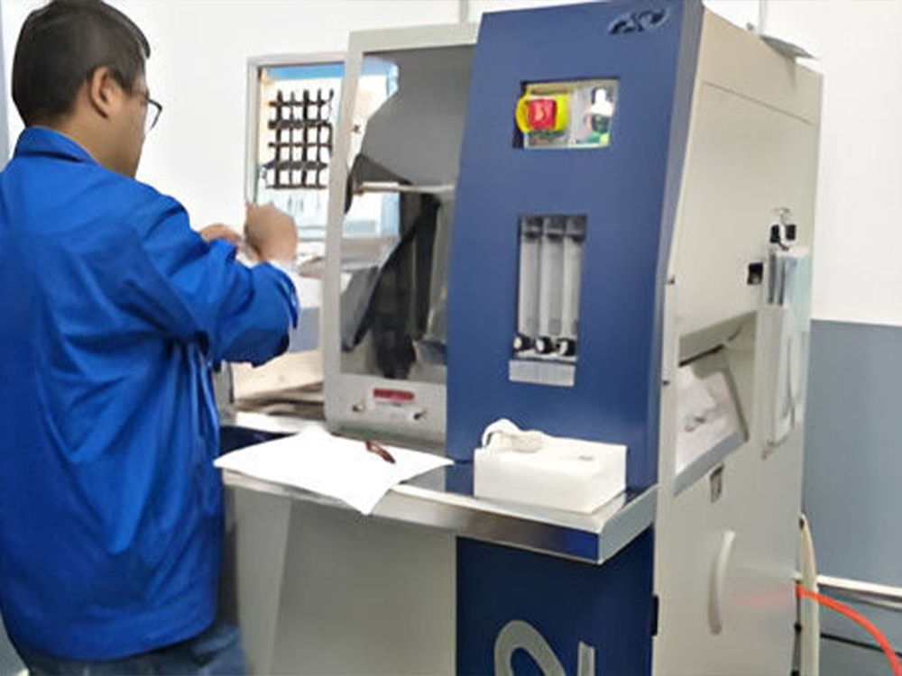 Precision cutting machine